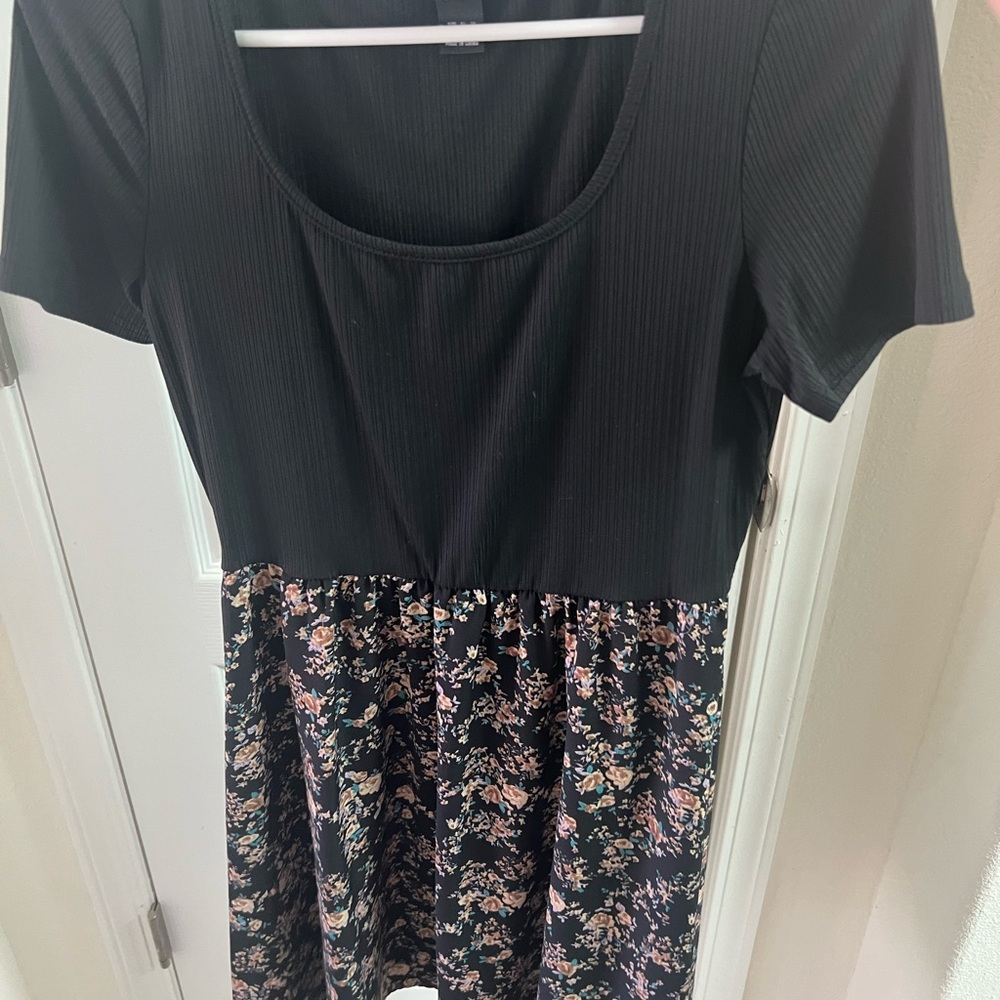 SHEIN Black & Floral Textured Dress